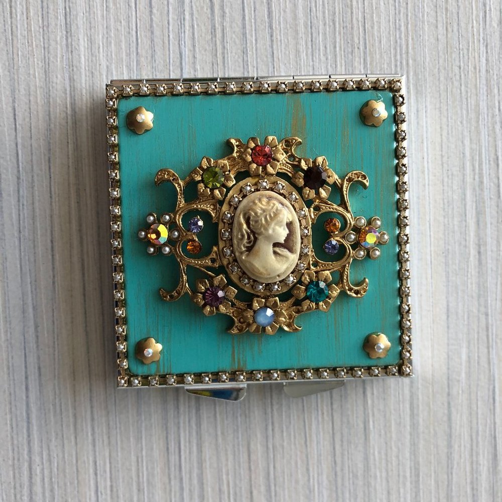 Cameo Compact Mirror